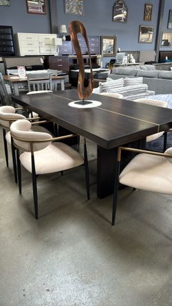 Beautiful Dining Table With 6 Chairs