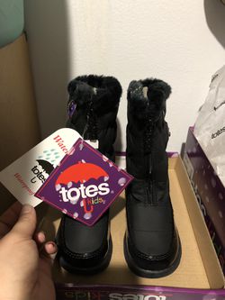NEW!! Totes Kids Toddler Girls Mia Waterproof Snow Boot, Size 8. New with tags in box.