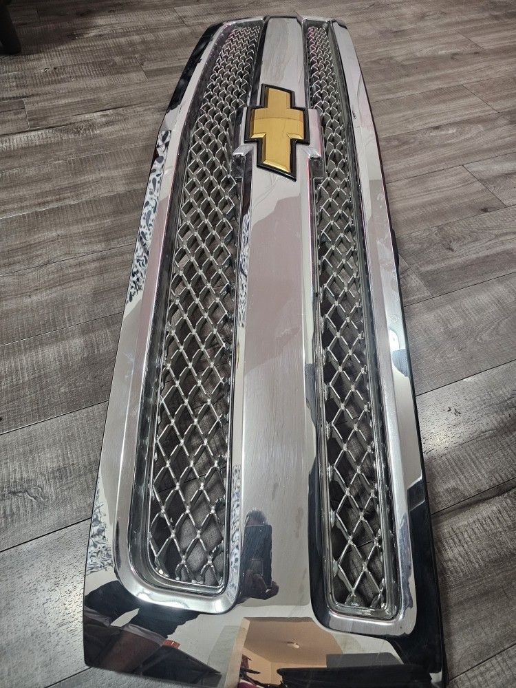 07 08 09 10 11 CHEVROLET SILVERADO 1500 CHROME FRONT GRILLE OEM PART# 1(contact info removed)