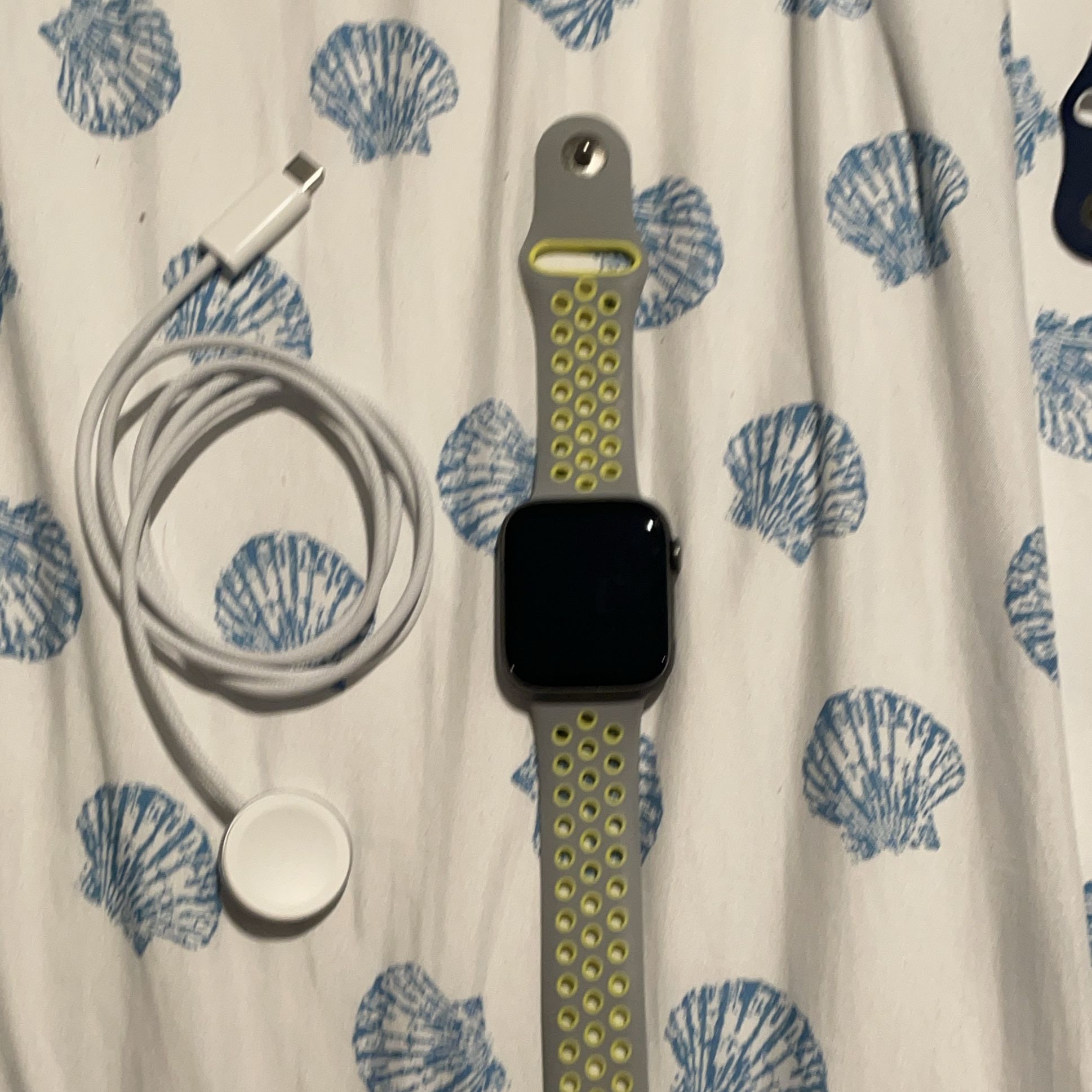Apple Watch SE 1st Gen 44mm + wifi +cellular