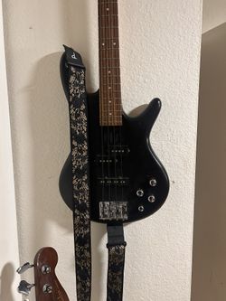Custom 4 Ibanez string Bass