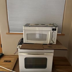 Ge Drop In Stove And Matching Microwave 
