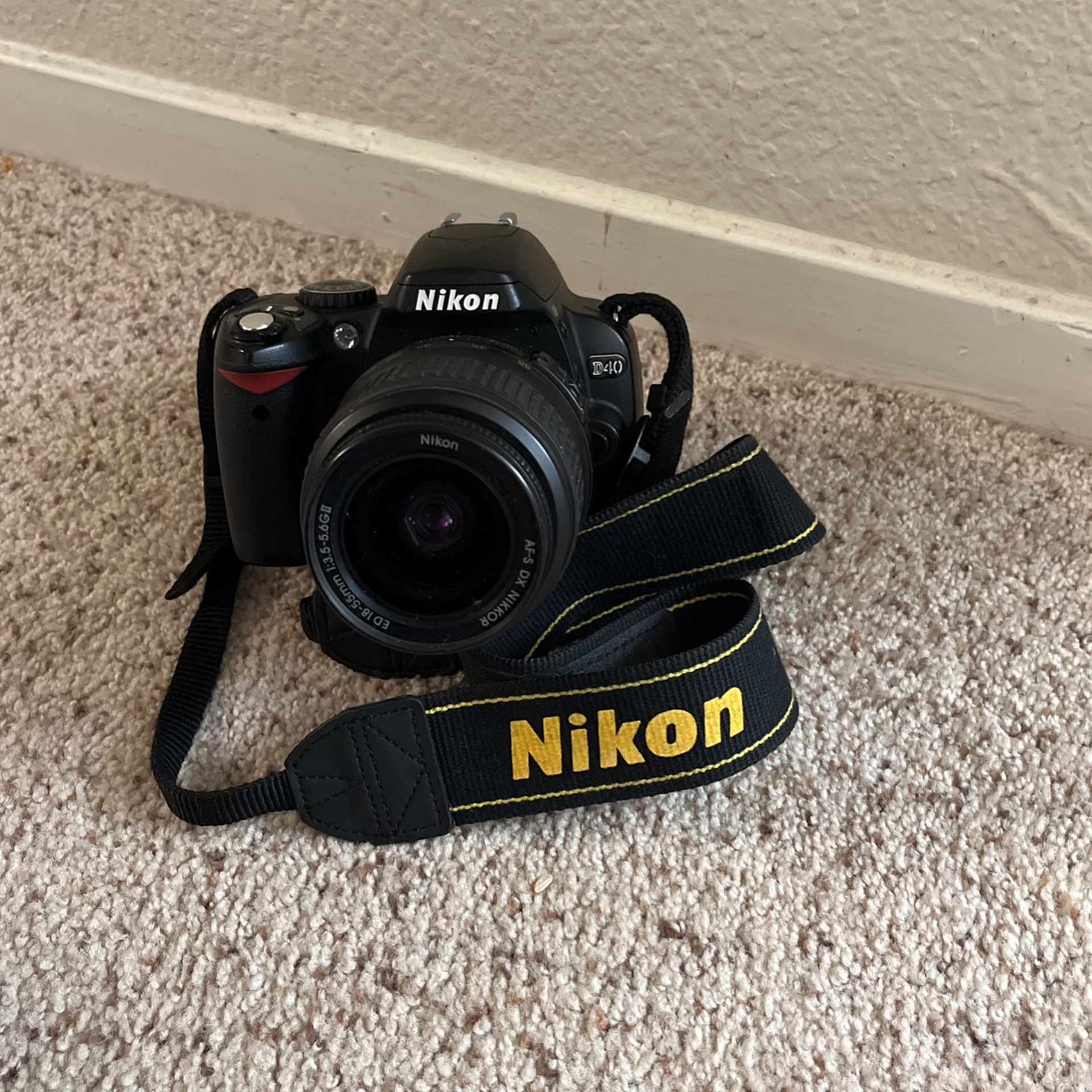 Nikon D40 Body and 18-55mm Nikon  Lens and Bag
