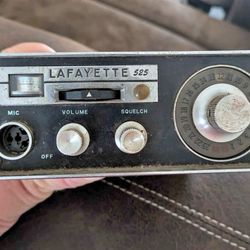 Lafayette HB 525C CB Radio Powers On 