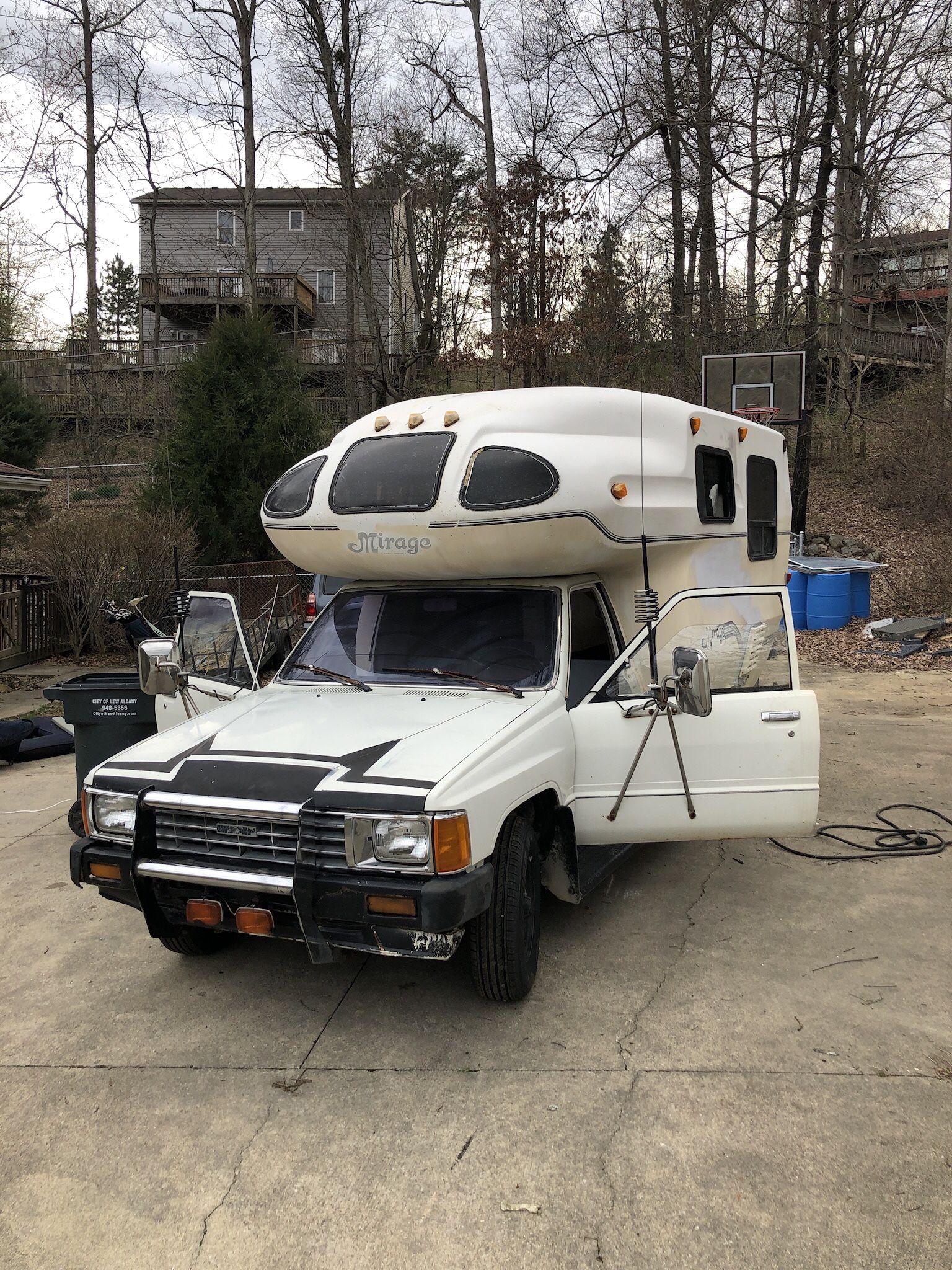 1985 Toyota 22RE Mirage RV w/ Bathroom (Very Rare)