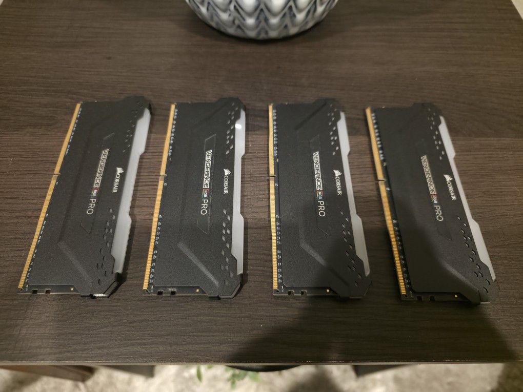 Corsair Vengeance Pro DDR4 RAM 32GB