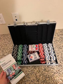 Poker Chip Set with Aluminum Case – Like New