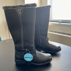 Weather Resistant Balck Boots with cozy interior