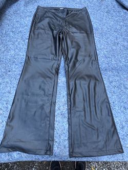 Feathers brand women's faux leather pants in size 2X