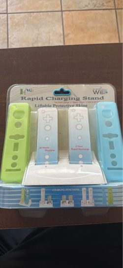 Wii Remote Rapid Charging Stand with Protective Skins