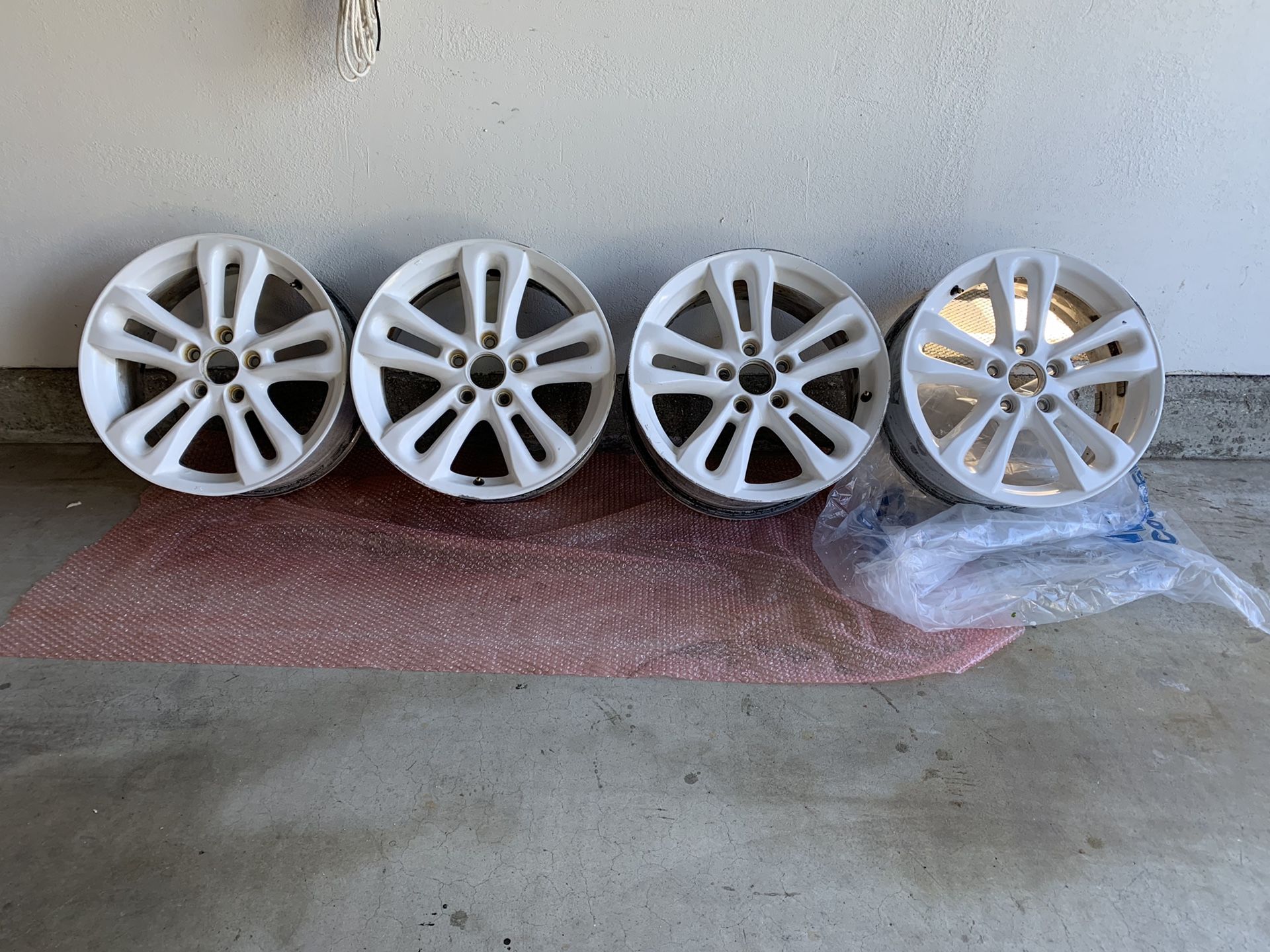 8th Gen Civic Si Coupe/Sedan white OEM Rims 17”