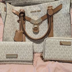 Michael Kors Padded Lock Large Crossbody With 2 Matching Wallets