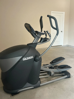 2007 Octane Q47ce Elliptical – Good Condition, Display &amp; Heart Rate Monitor - Rosenberg, TX