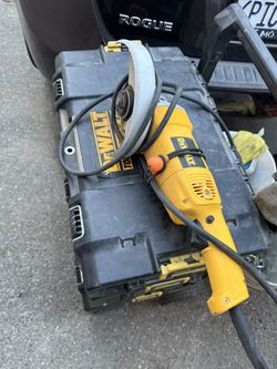 7” Grinder Dewalt