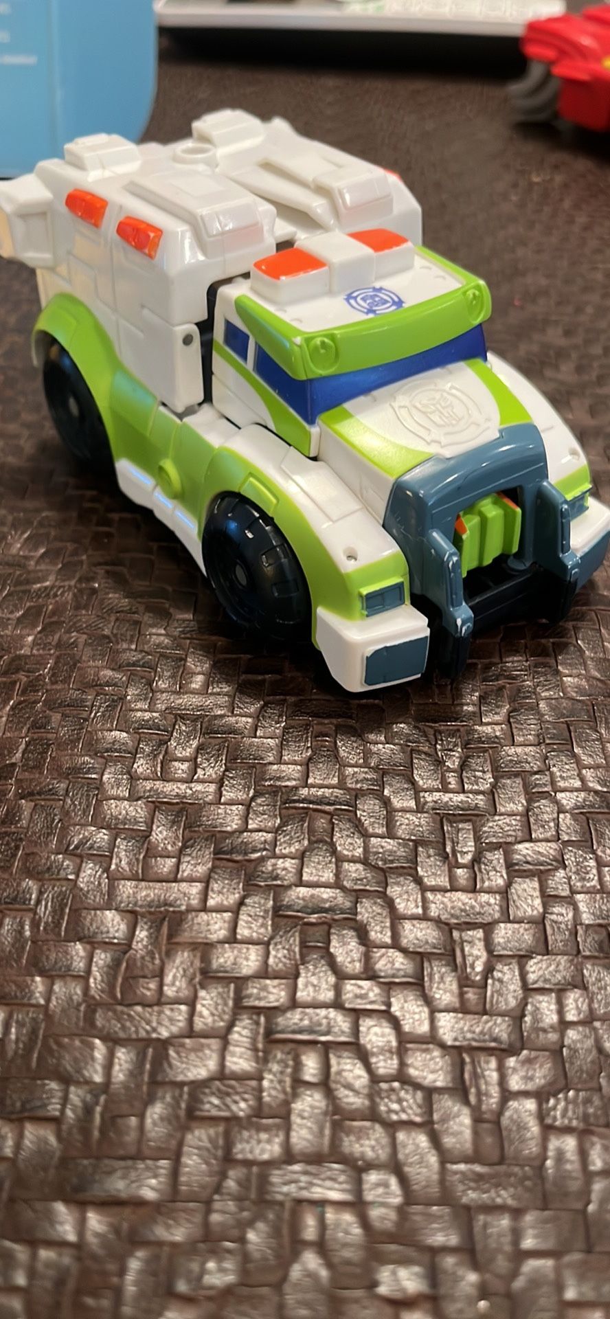 Transformers Rescue Bots MEDIX THE DOC Ambulance Tomy Hasbro Vehicle Neon White