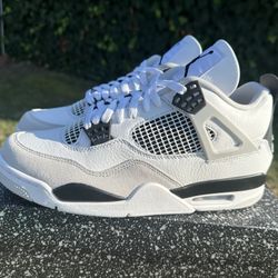 Sz 10 MILITARY BLACK JORDAN IV