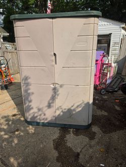 Price is firm.. large vertical Rubbermaid storage shed