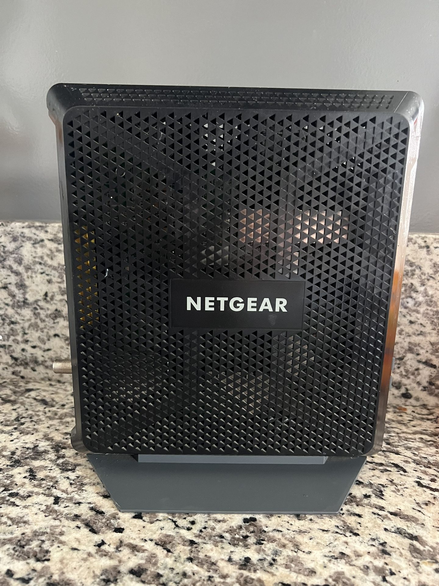 NETGEAR - Nighthawk AC1900 Router with DOCSIS 3.0 Cable Modem - Black