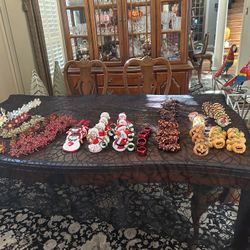 17 Sets Of Napkin Holders