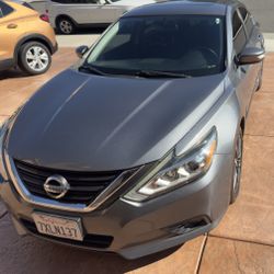 2016 Nissan Altima • 2.5 SV Sedan 4D • Gray