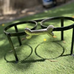 dog food & water frame (no bowls) 