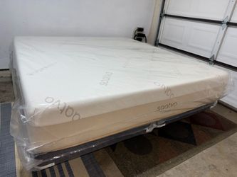 Saatva Contour5 King Mattress - LIKE NEW! Delivery Available