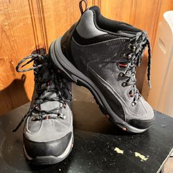 Skechers Botas de senderismo con cordones de gamuza media para hombre Talla 9.5