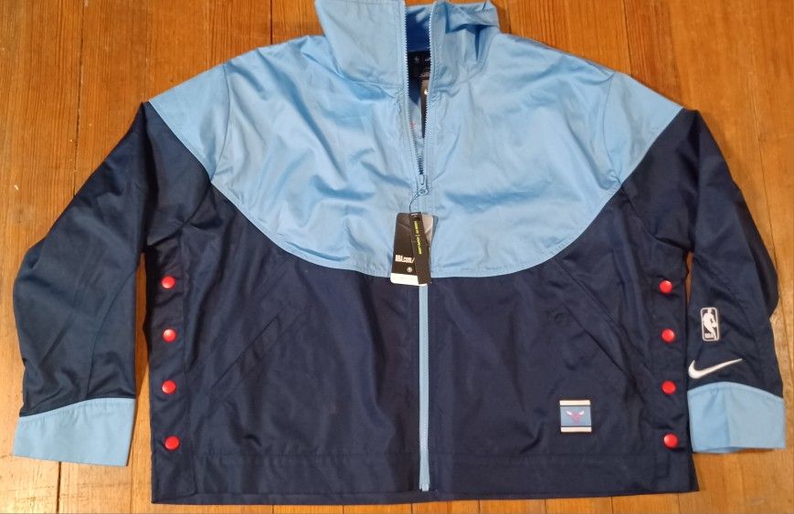Women's Size Large Chicago Bulls Brand New Jacket Coat Windbreaker $100