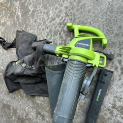Greenworks Blower And Leaf Pick Up In Good Condition Electric 