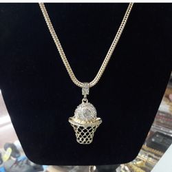 14k Gold-plated 24-in Chain With Pendant