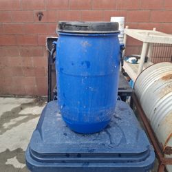 Small Plastic Poly Drum With Lid For Sale 