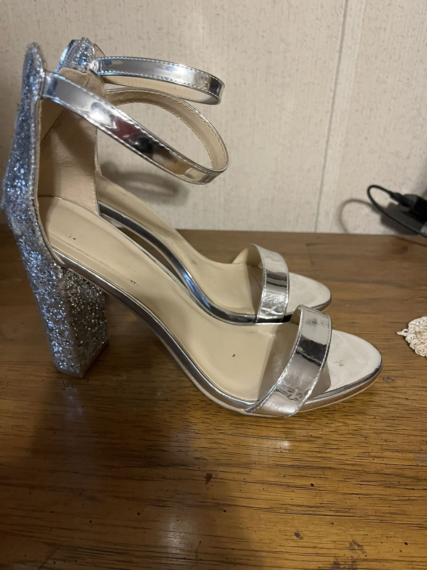 Women’s Glitter Heels - Like New - Size 8- N Lkld