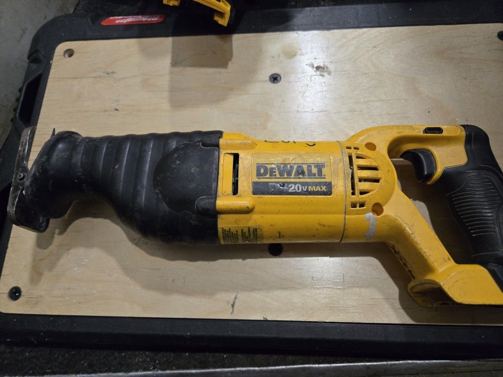 Dewalt Saw