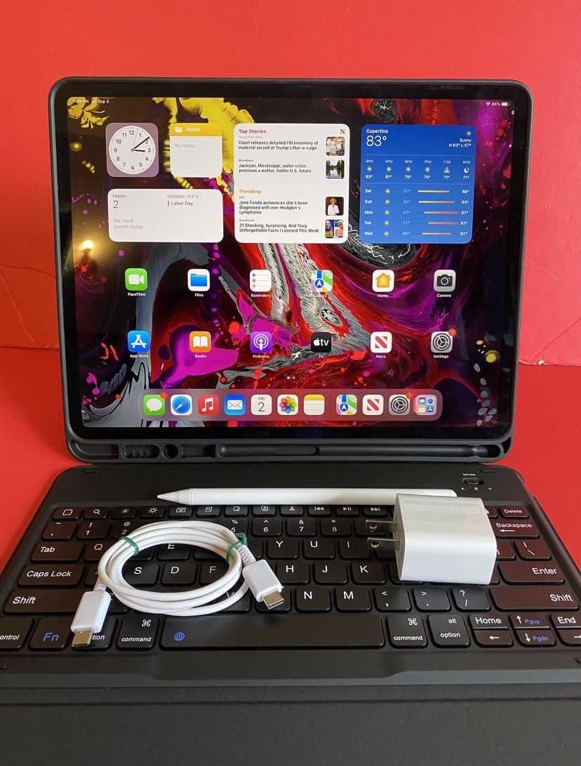 512GB Apple IPad Pro 12.9” 3rd Generation (Face ID/Liquid Retina /2018 model) WiFi + cellular (AT&T/ T-mobile/ Verizon) keyboard & Accessories