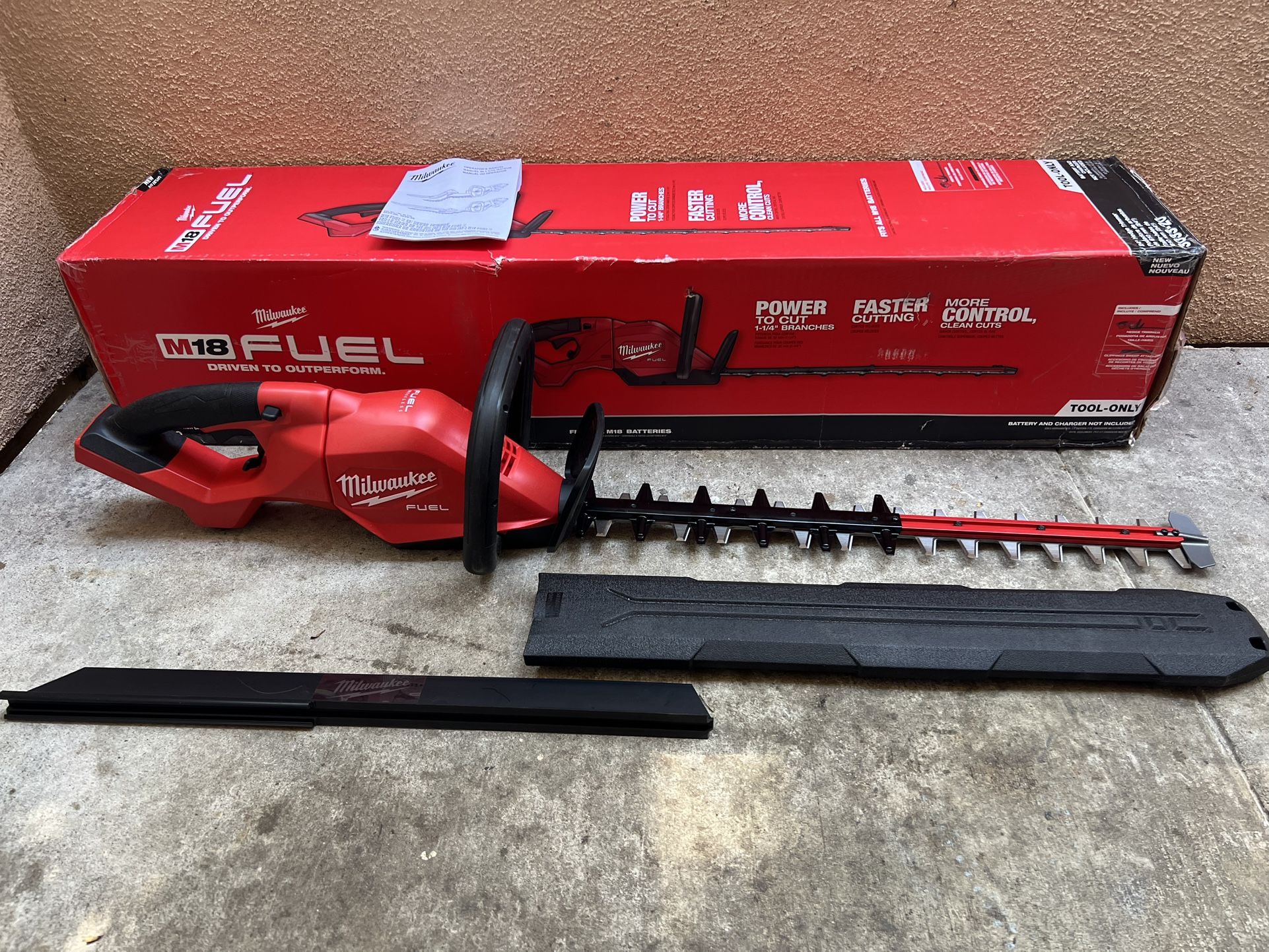 Milwaukee M18 FUEL 18-Volt 24 in. Brushless Cordless Battery Powered Hedge Trimmer (Tool-Only)