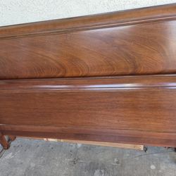 Full Mahogany Bed, Hbrd Footboard Rails And Slats