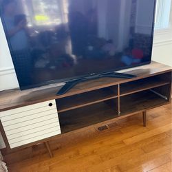 Tv & tv table