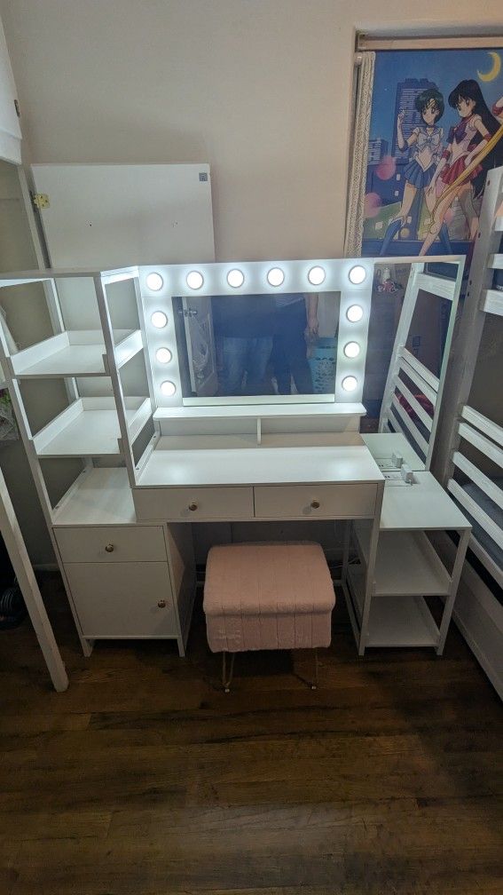 White Modern Vanity Desk w/Chair