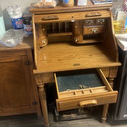 Real wood shelving and not too sure what the other one is ik its pretty old tho