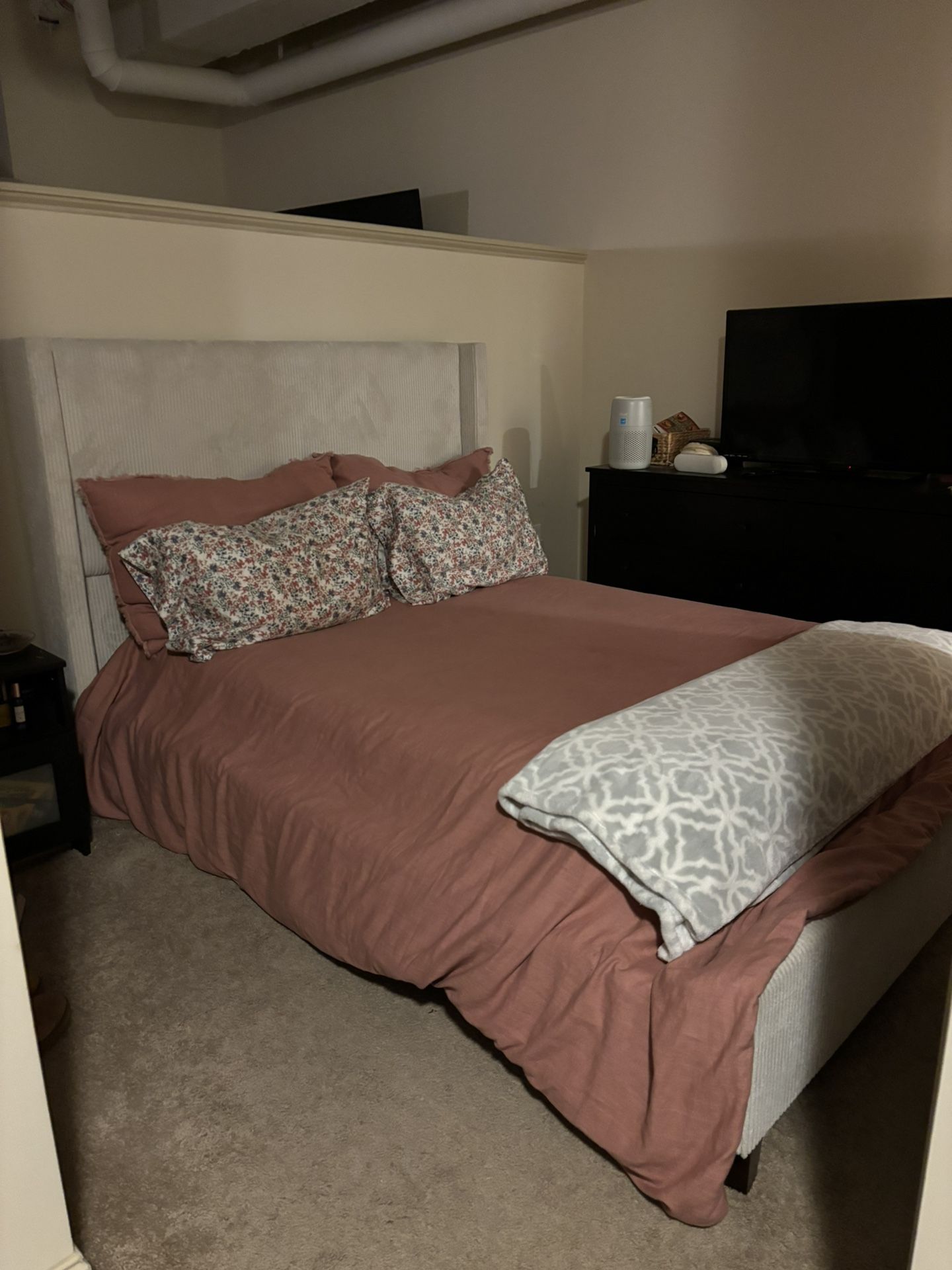 NEW LOW PLATFORM QUEEN SIZE BED
