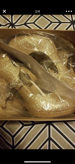 Size 6.5 Gold Mary Jane heels New