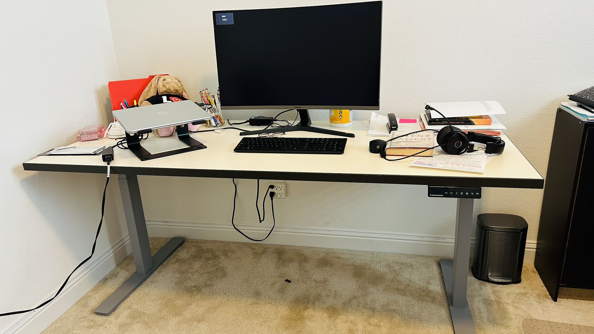 Office Standing desk XL Autonomous AI