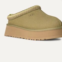 New- Ugg Tazz II Sleepers - Size :8