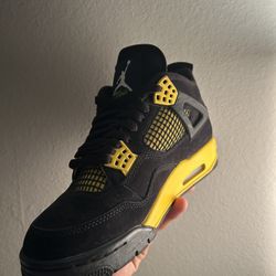 Air Jordan Retro 4 “ Thunders” Size 6