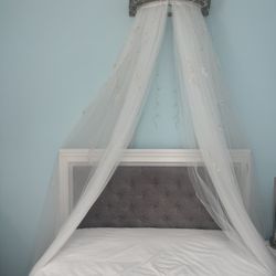 Monique L’huillier Gold Vine Cornice And Sheers