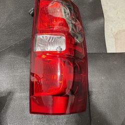 2013 Chevy suburban Stop Light For Parts 