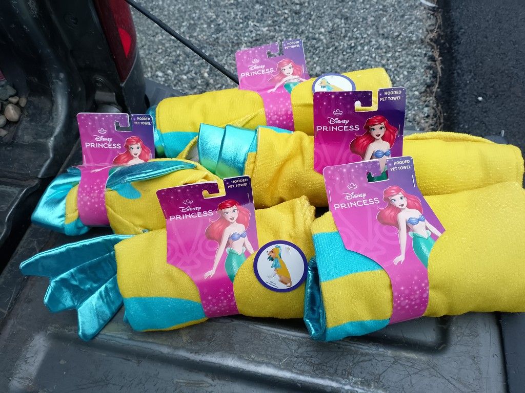 Disney Princess Little Mermaid Hooded Towel
