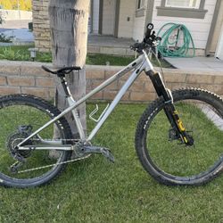 2025 Commencal Meta HT Ohlins 