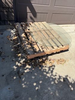 Free wooden pallet