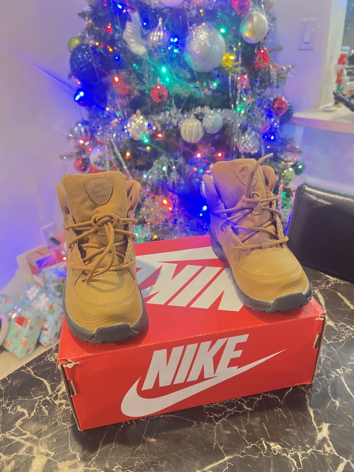 Toddler Boys NIKE DUCK BOOTS 10c Brand New!